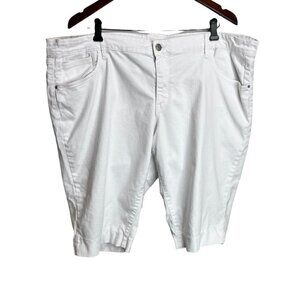 𝅺REITMAN’S R. Jeans White Bermuda Shorts Size 38 = Size 22